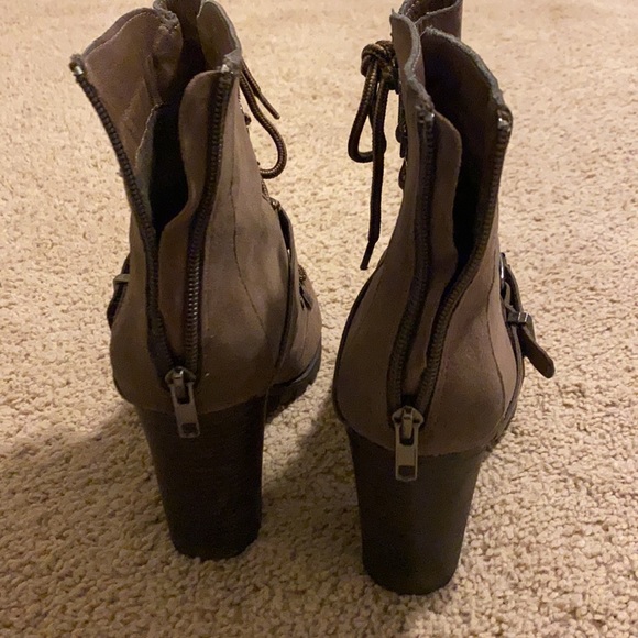 Shoe dazzle 7.5 brown boots with heel. - Picture 2 of 3